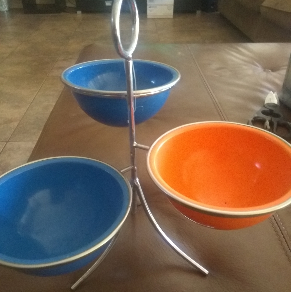 Salsa bowl holder